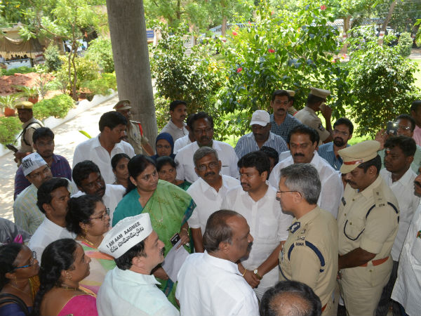 బోండా ఉమ అండతోనే..