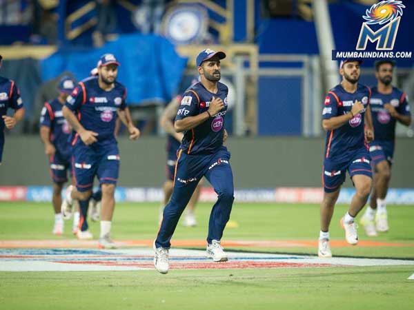 కీలక పోరులో బలంగా కనిపిస్తోన్న ముంబై జట్టు
