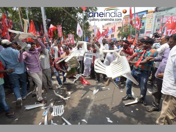 మఫ్టీలో పోలీసులుంటే తప్పా?