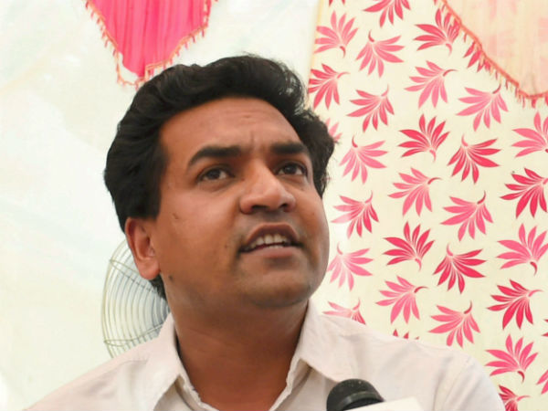 బ్లాక్ ను వైట్ చేసేందుకు కేజ్రీవాల్ ప్రయత్నం...