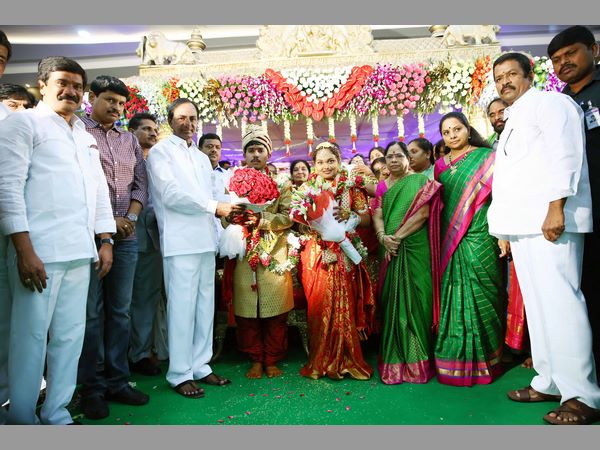12సంవత్సరాలుగా కేసీఆర్ ఇంట్లో: