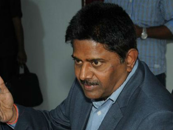 హంతకులను పట్టుకుంటాం