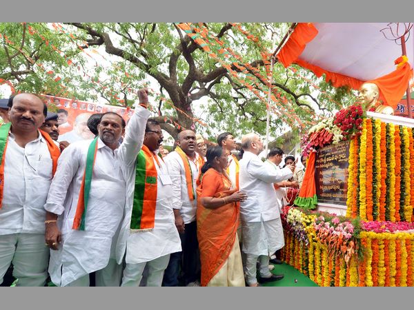 పార్టీ సీనియర్ నేత విగ్రహావిష్కరణ...