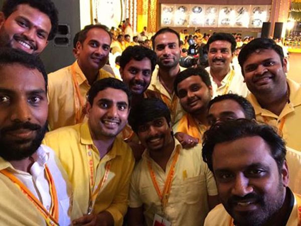 విపక్షాలు చిచ్చు పెట్టేందుకు.. నాకు నా తండ్రికే చిచ్చు పెట్టారు