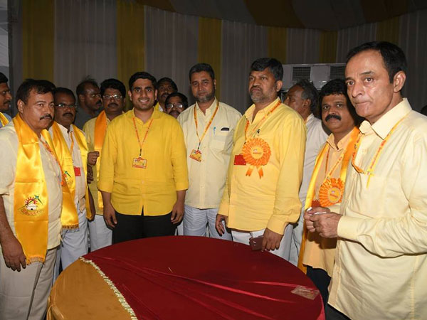 కులాల మధ్య చిచ్చు ఇలా..
