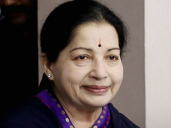 బంగ్లా దగ్గర పోలీసులు !