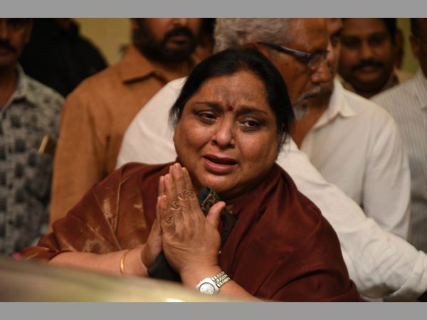 జన్మభూమికి స్ఫూర్తివంత పాటలు రాశారు: చంద్రబాబు