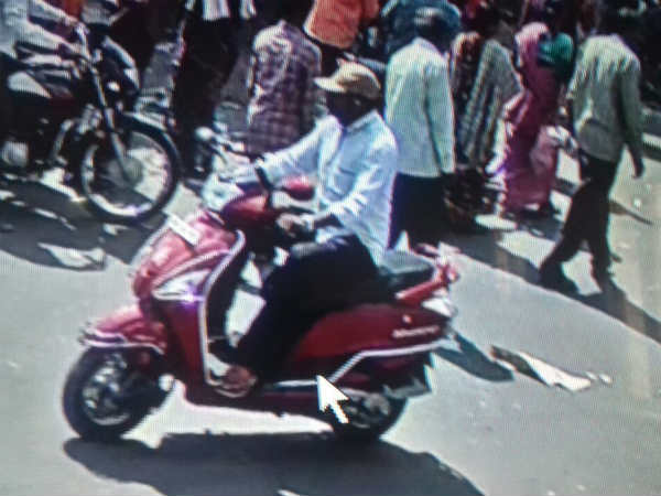 Car driver held for fraud, theft in Hyderabad Car driver held for fraud, theft in Hyderabad
