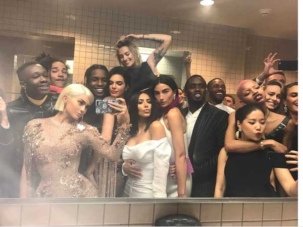 Kylie Jenner Takes Bathroom Selfie at Met Gala 2017 Kylie Jenner Takes Bathroom Selfie at Met Gala 2017