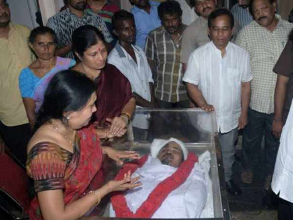 narayana's daughter burst in to tears after seeing brothers dead body narayana's daughter burst in to tears after seeing brothers dead body