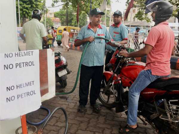‘No Helmet No Petrol’ drive begins in Lucknow ‘No Helmet No Petrol’ drive begins in Lucknow
