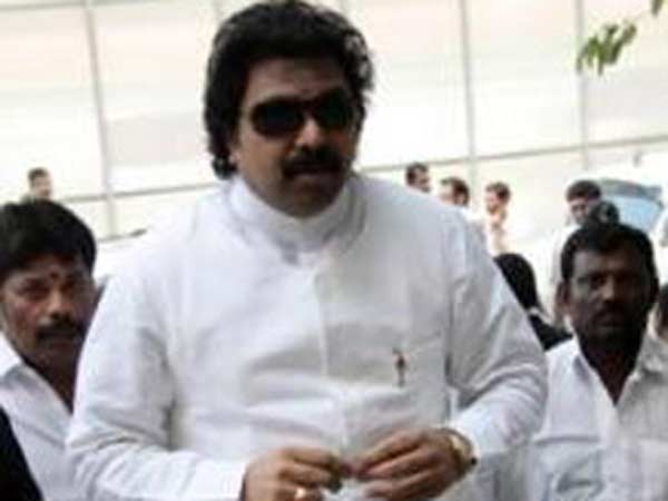 Chennai egmore court issues warrant to produce Sasikala's relative Sudhakaran Chennai egmore court issues warrant to produce Sasikala's relative Sudhakaran
