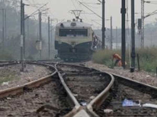 11 bogies of Lokmanya Tilak Express derail near Unnao in UP 11 bogies of Lokmanya Tilak Express derail near Unnao in UP