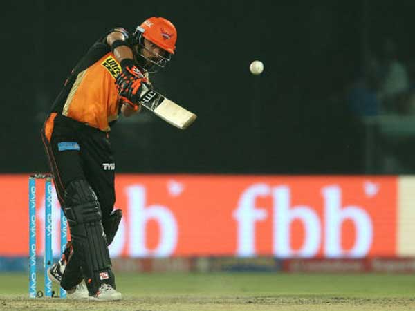 Watch: Yuvraj's Half-Century and Warner's Switch-Hit Six vs Delhi Watch: Yuvraj's Half-Century and Warner's Switch-Hit Six vs Delhi