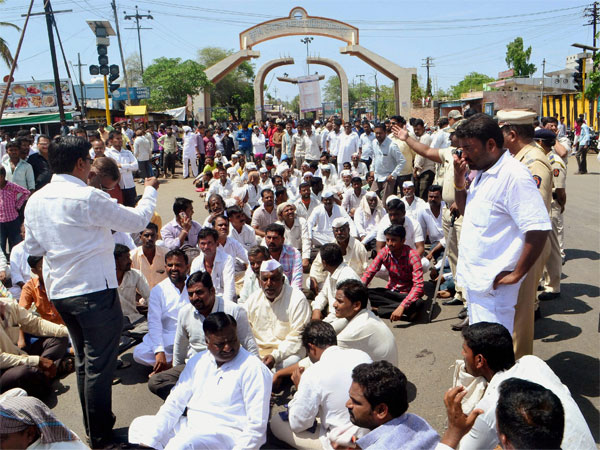 గిట్టుబాటు ధర కోసం రైతుల ఆందోళన ఇలా