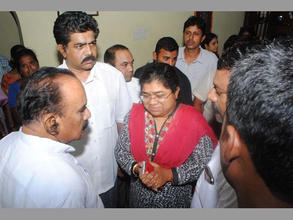 నేతల సందర్శన