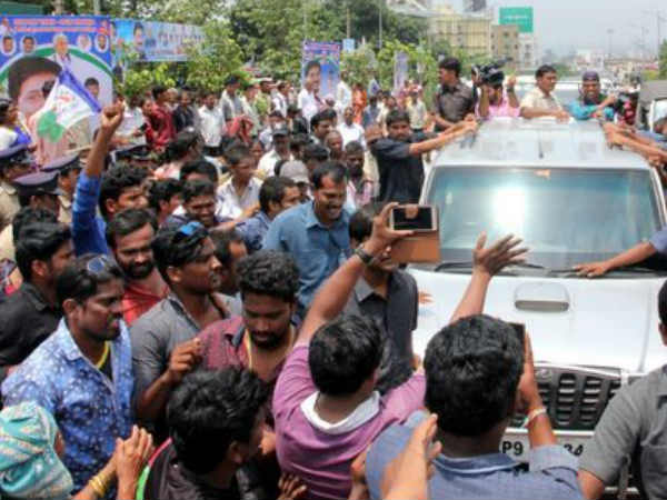 చంద్రబాబు, లోకేష్ను తంతారు