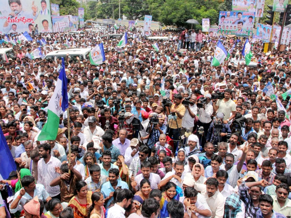 ఆ విషయాలు తెలియవద్దనే ధర్నా