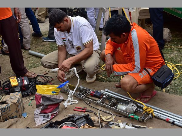 215అడుగుల లోతున!: