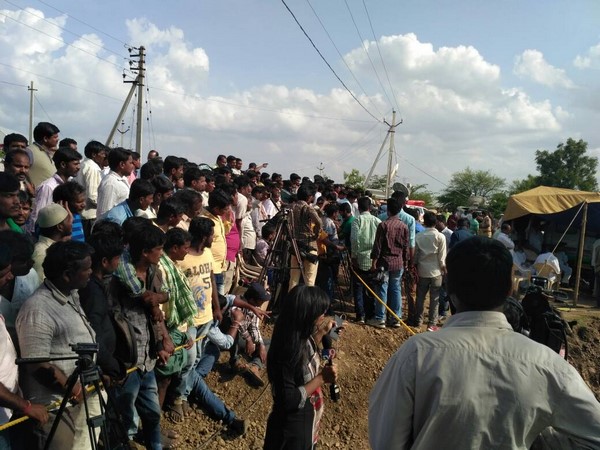 వందమంది ప్రయత్నించినా ఫలితం లేకపోయింది