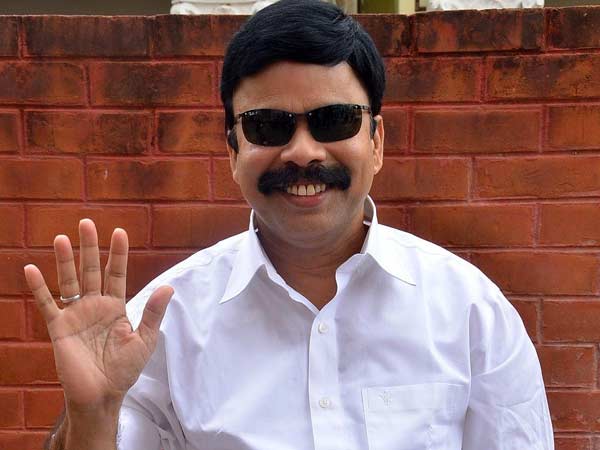కమిషన్ అంటూ రూ. ఒక కోటి
