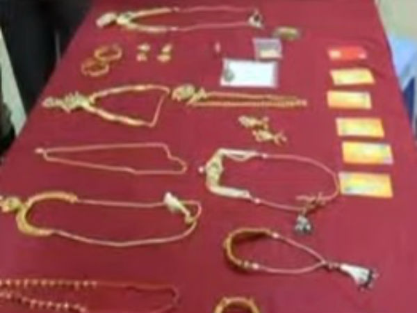 ACB raids in Medchal Sub Registrar's house ACB raids in Medchal Sub Registrar's house