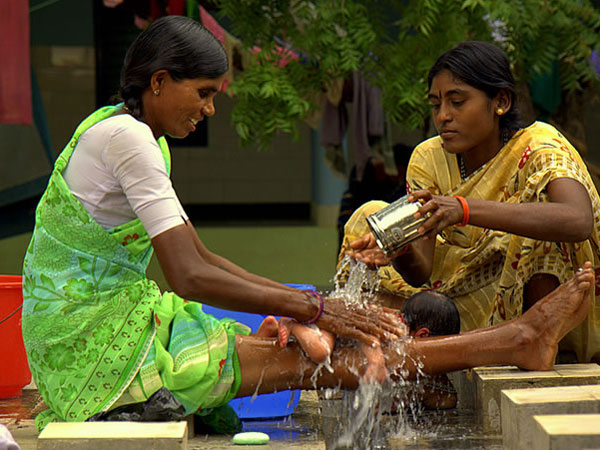how to give bath to newborn baby how to give bath to newborn baby