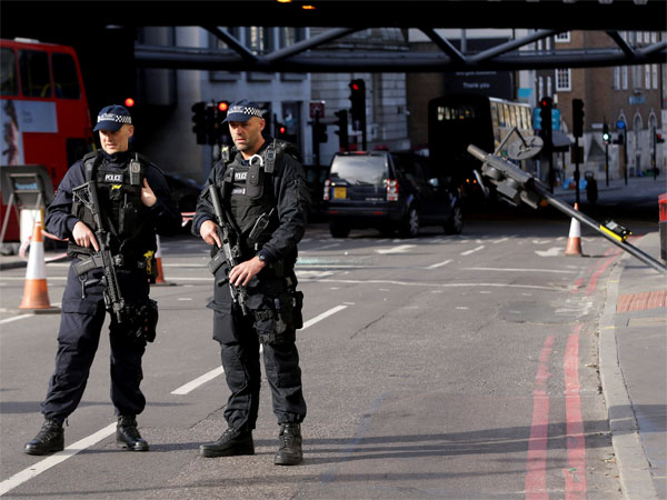 Connaught Place barricaded to thwart London-style attacks Connaught Place barricaded to thwart London-style attacks
