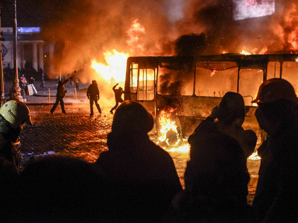Blast hits US Embassy in Ukraine Blast hits US Embassy in Ukraine