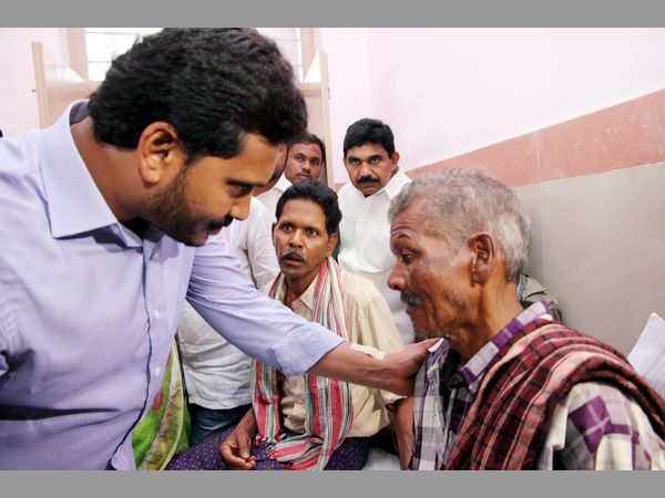 అడవిలో.. బురదలో..