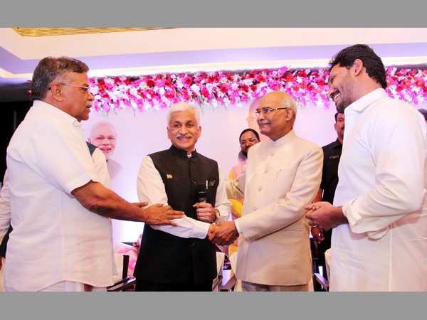 జగన్ తీరుతో ఆశ్చర్యం.. అందుకేనా