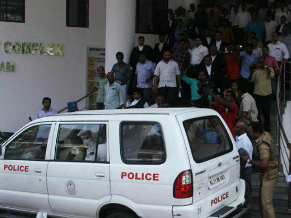 బుద్ది చెప్పాలని