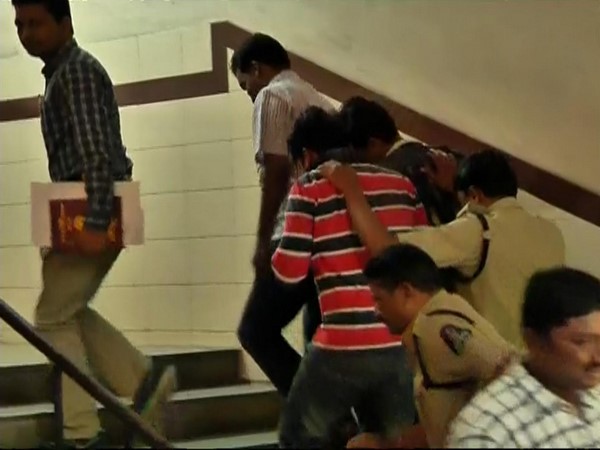 ఆ ఆరుగురి పేర్లు చెబితే..