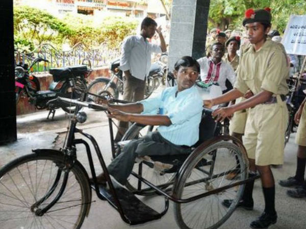 చేతులెత్తేసిన అధికార యంత్రాంగం