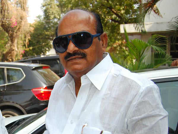 దివాకర్ ట్రావెల్స్లో అనుమతిస్తారా?
