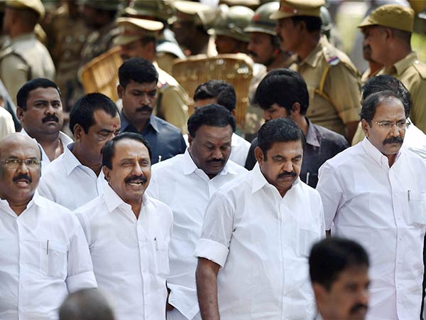 మీరేమైనా రాజులా ?