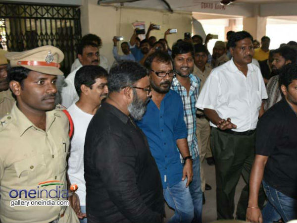నైపుణ్యం ఉన్న అధికారులున్నారు