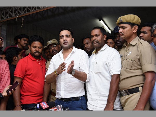 మీడియాతో తరుణ్ ఇలా..