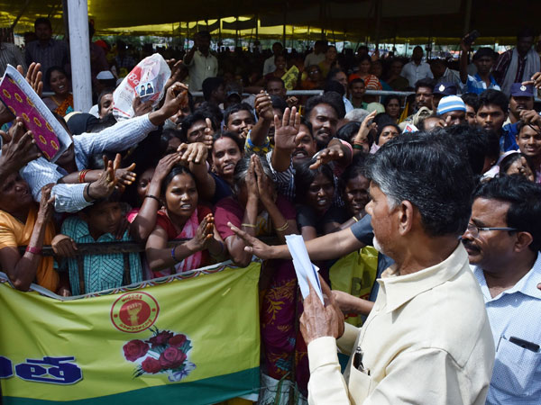 ఎవరో చెబితే వినేవాడు నాయకుడా