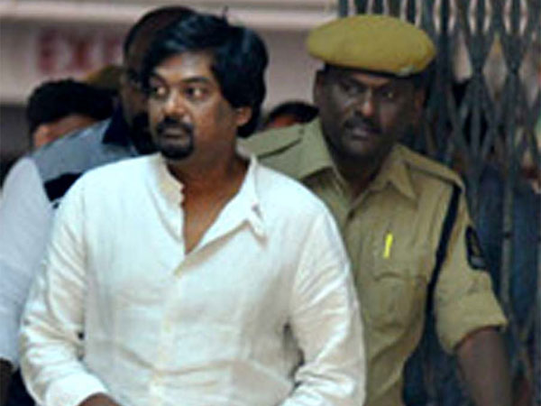 పరిశ్రమ రెండుగా చీలిందా?