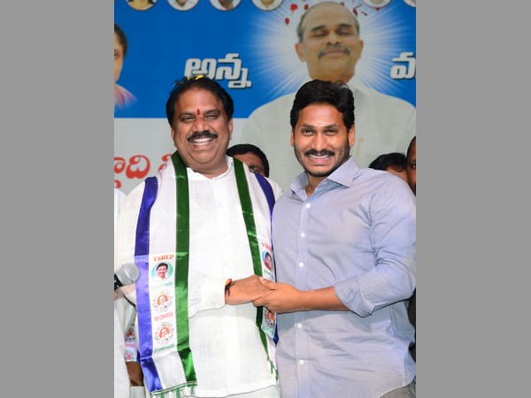 ఇద్దరు నాయకులే తెలుసు