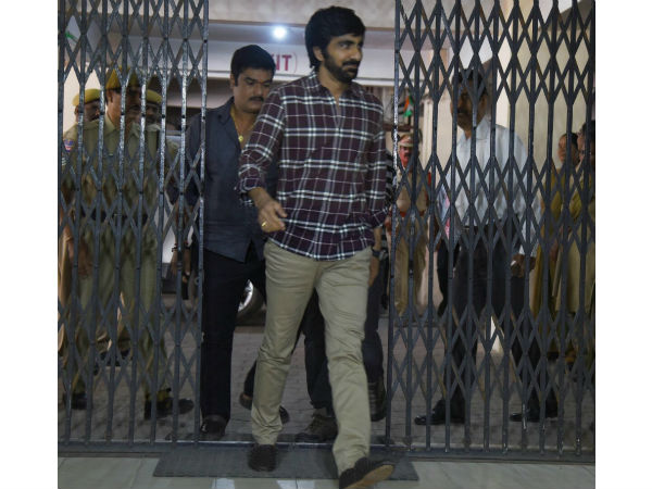 రాత్రంతా స్టార్ హోటల్లోనే