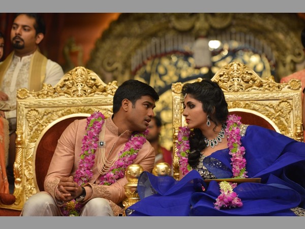 విద్యుద్ధీప కాంతులతో..