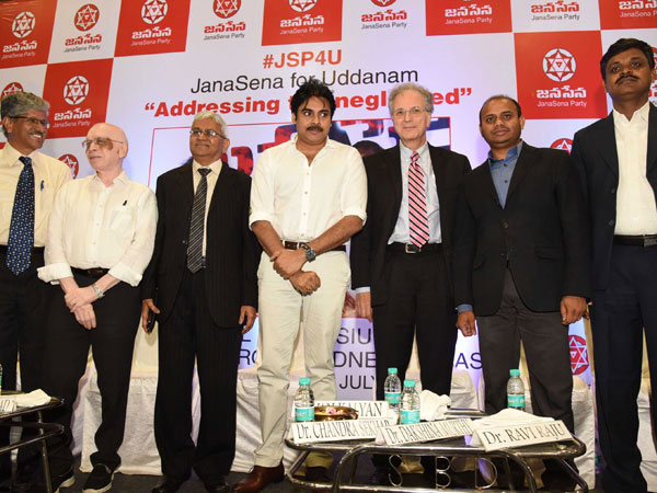 సిసిటివి ఫుటేజీలు చూస్తున్నారు