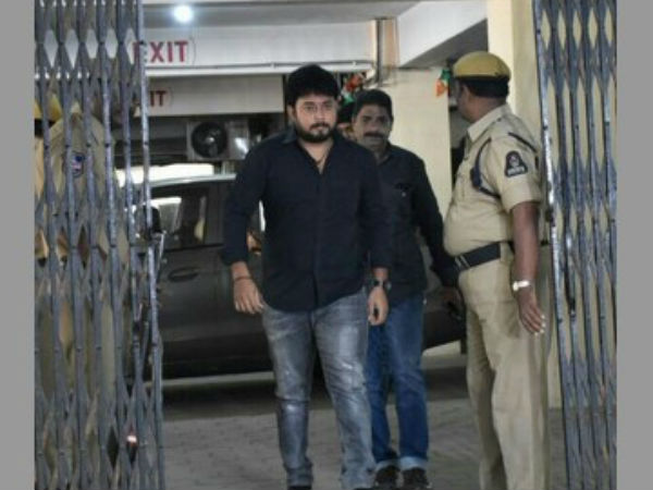 డ్రగ్స్ తీసుకొనేవారా?