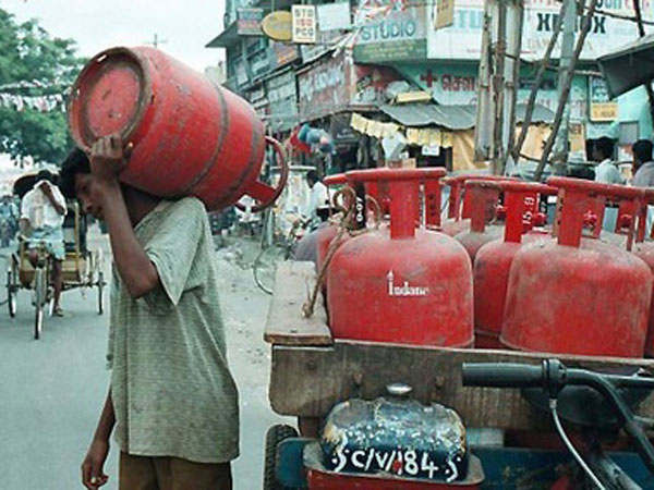 GST Impact: LPG costlier on GST, lower subsidy GST Impact: LPG costlier on GST, lower subsidy