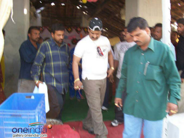 నలుగురు పోలీసులపై చర్యలు