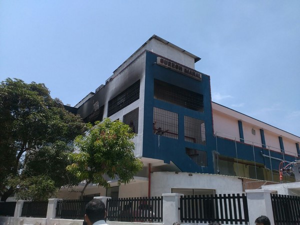 మరమ్మత్తులు చేస్తుండగా