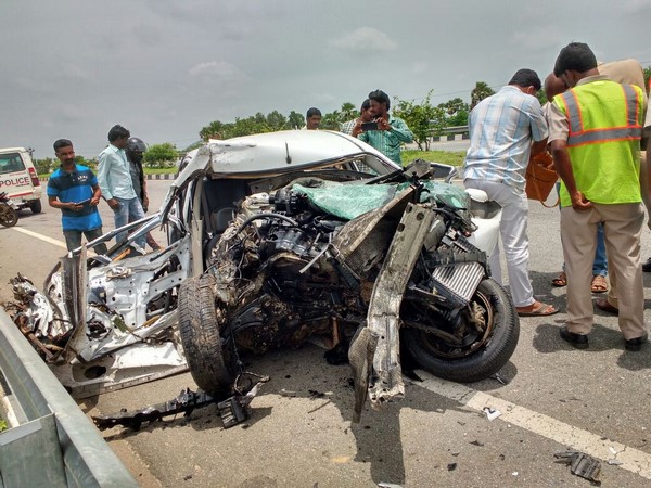 సహాయక చర్యల్లో పాల్గొన్న ఎమ్మెల్యే వీరేశం