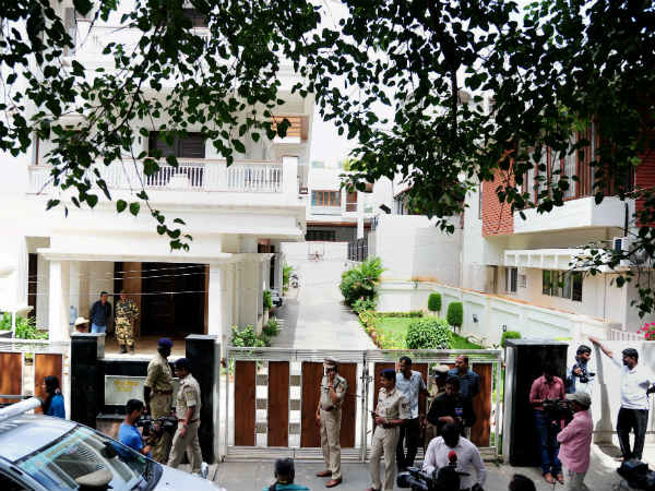 రూ. 10 కోట్లు ఇవ్వకుంటే లేపేస్తాం